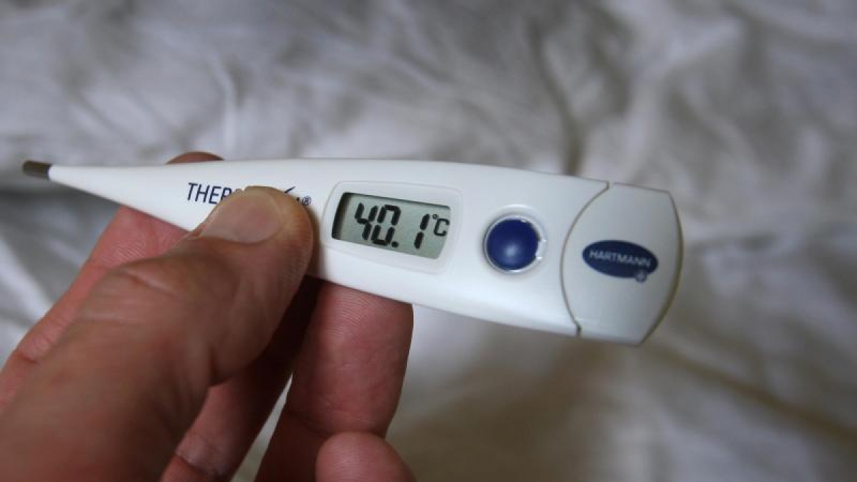 Fieber und Sch&uuml;ttelfrost sind typisch f&uuml;r eine Sepsis. Dazu kommen schnelle Atmung, hoher Puls, Verwirrtheit und Desorientierung. Foto: Karl-Josef Hildenbrand/dpa/dpa-tmn (Foto)
