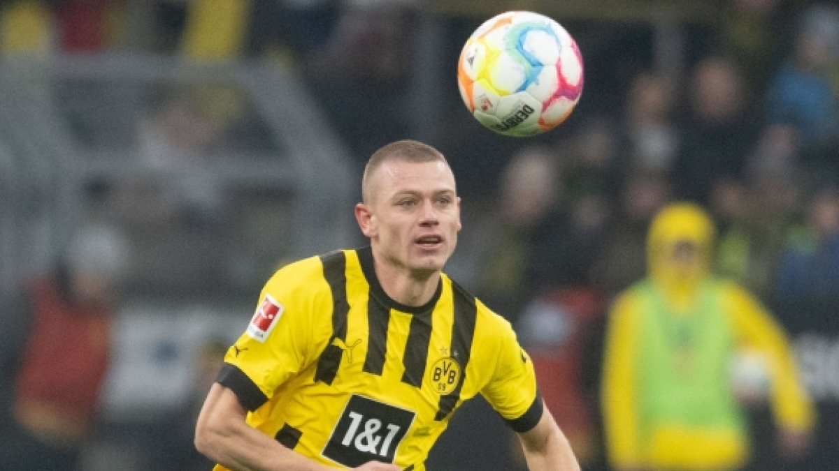 Julian Ryerson, Abwehrspieler des BVB in Aktion. (Foto)