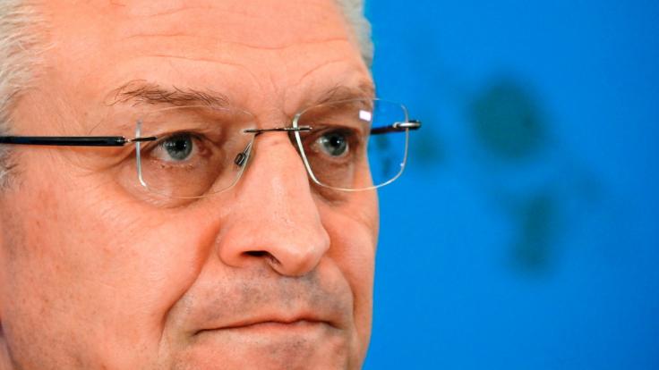 Die Zahl der Corona-Neuinfektionen stieg laut dem RKI auf 2034 Fälle an.