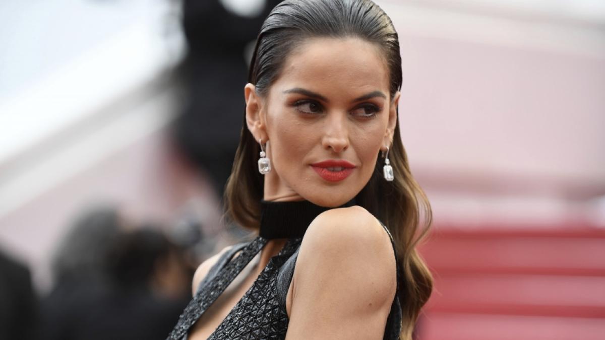 Izabel Goulart zeigt sich von ihrer Schokoladenseite. (Foto)