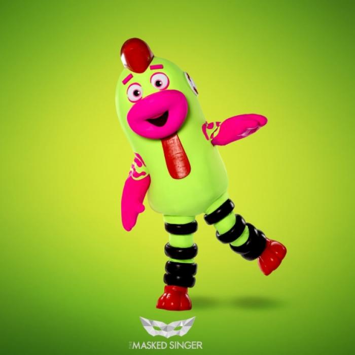 Dieser Promi sang im neonfarbenen Hundespielzeug