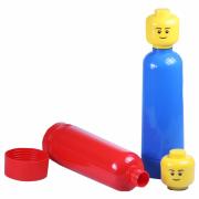 Die LEGO-Trinkflaschen kommen wahlweise in rot oder blau daher.