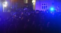 In Mecklenburg-Vorpommern - wie hier in Stralsund - haben am Montag erneut Menschen gegen Corona-Einschränkungen und eine Impfpflicht demonstriert.