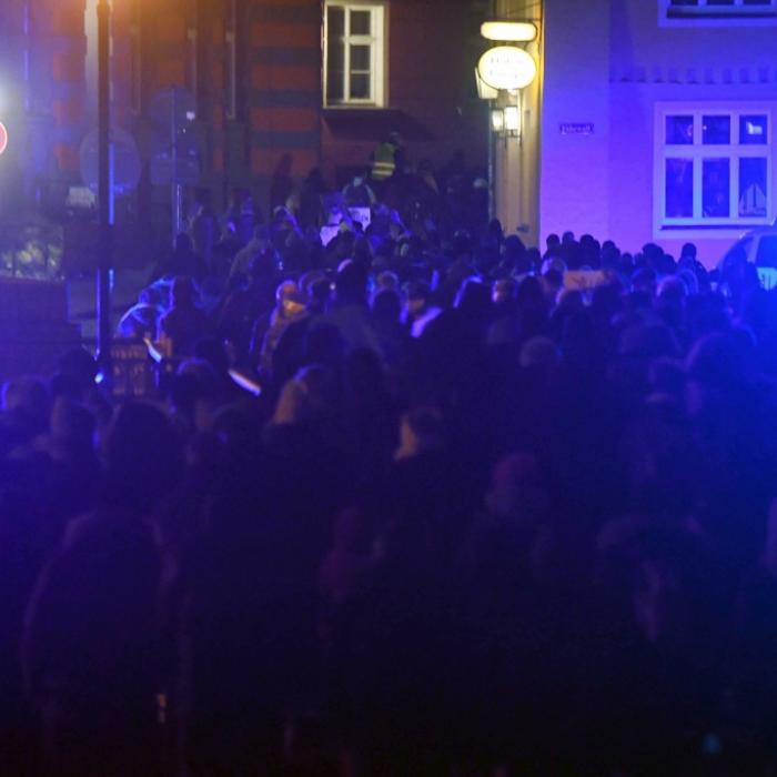 Corona-Proteste allerorten - Polizei meldet mehrere Verletzte