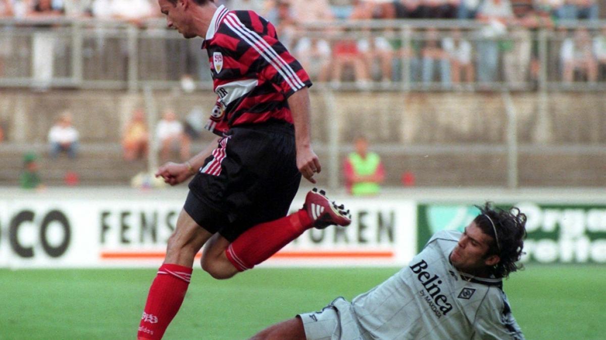 Der fr&uuml;here Gladbach-Kicker&nbsp;Valandi Anagnostou (r) erlitt einen Herzinfarkt. (Foto)