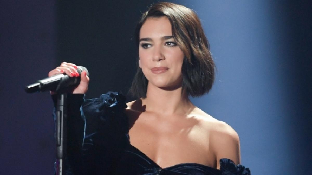 Dua Lipa heizte ihren Fans mit einer Fotoreihe von ihrer Show "Studio 2054" geh&ouml;rig ein. (Foto)