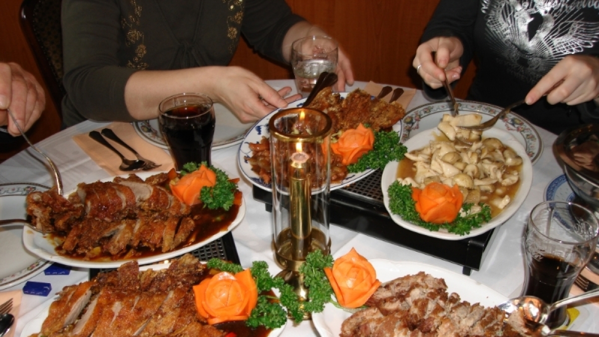 Wem chinesisches Essen den Schwei&szlig; auf die Stirn treibt, der vertr&auml;gt vielleicht kein Glutamat. (Foto)