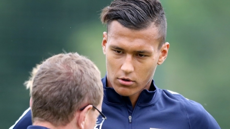 Davie Selke im Gespräch mit RB-Trainer Ralf Rangnick.