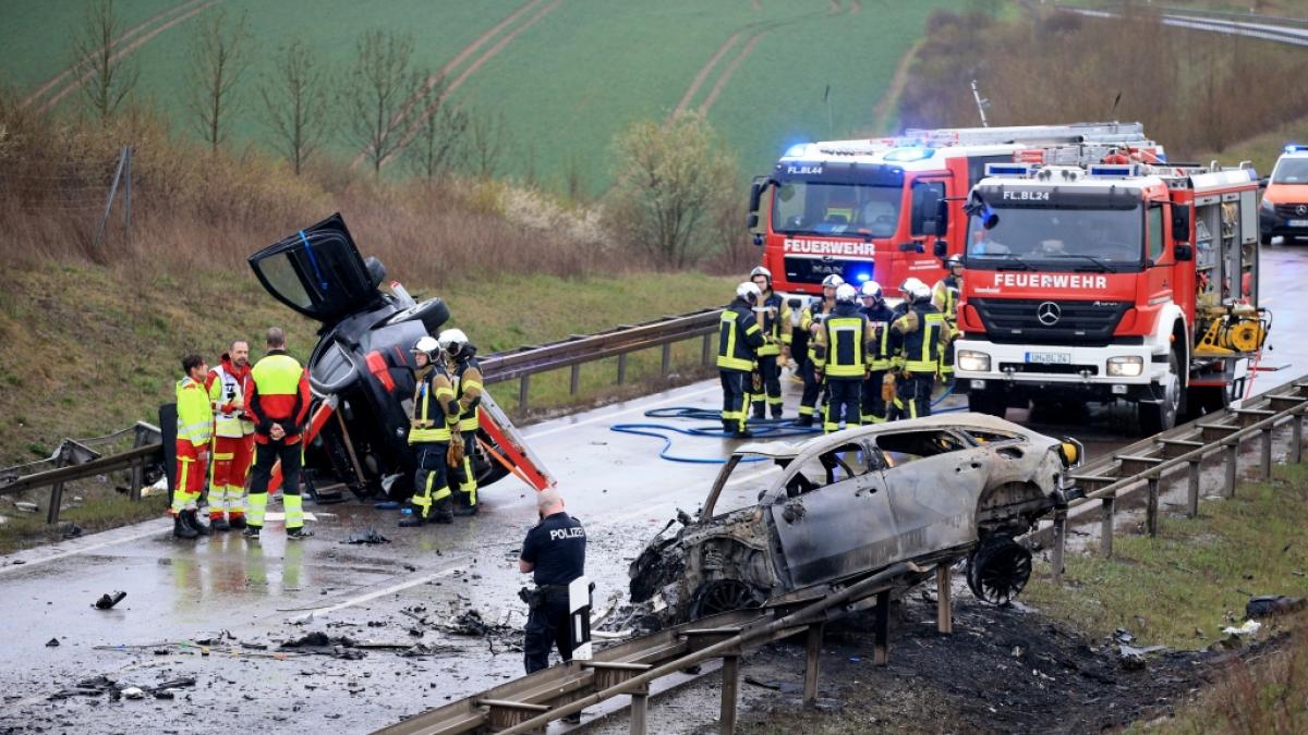 Am Samstag kam es auf der B247 nahe Bad Langensalza zu einem Horror-Crash. (Foto)