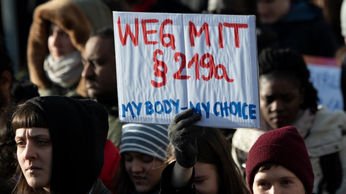 Seit Jahren demonstrierten Frauen in Deutschland f&uuml;r die Abschaffung des Paragrafen 219a. (Foto)