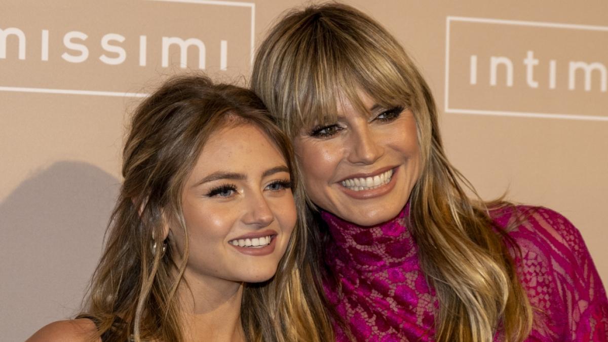 Leni Klum (l.) und Heidi Klum drehen f&uuml;r die neue "Germany's Next Topmodel"-Staffel. Mit ihrem freiz&uuml;gigen Outfits am Set kann vor allem Leni &uuml;berzeugen. (Foto)