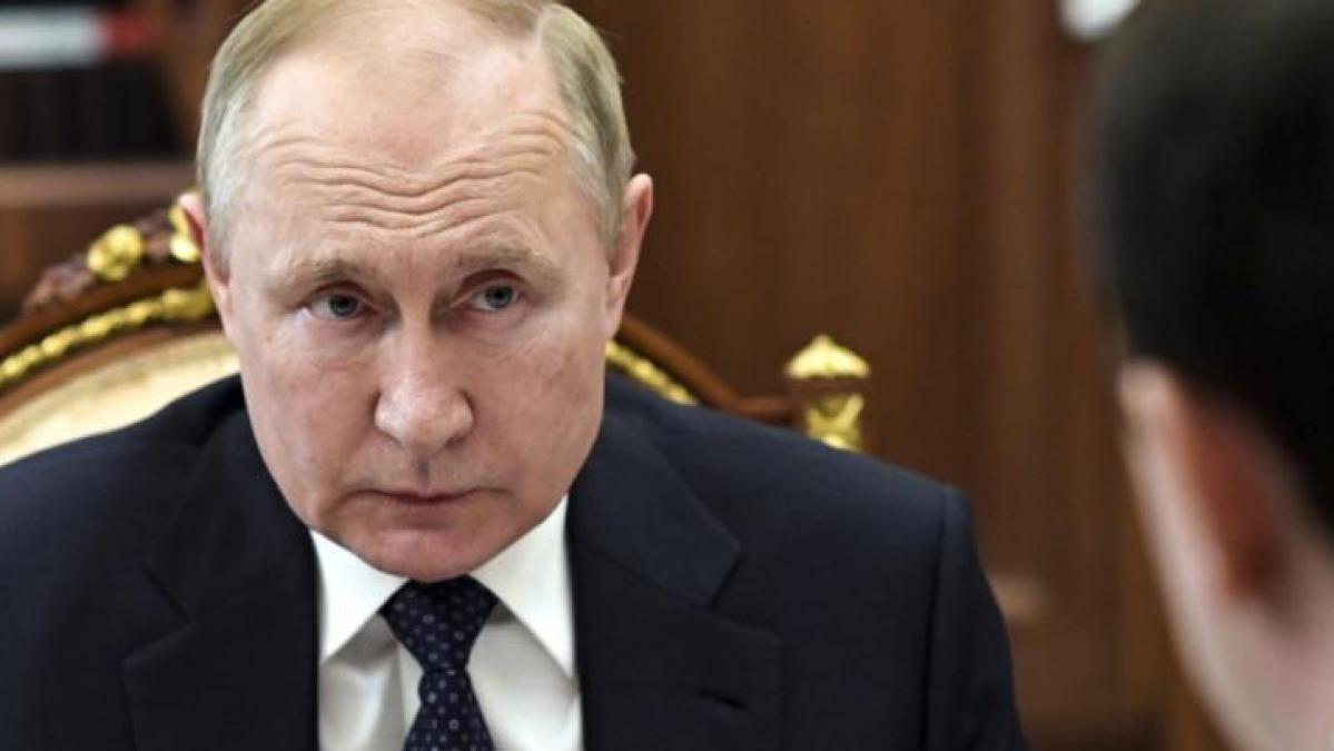 Die Nachrichten des Tages auf news.de:&nbsp;Wladimir Putin: Panik vor Verrat! Kreml-Tyrann stellt 150 Geheimdienst-Offiziere kalt (Foto)