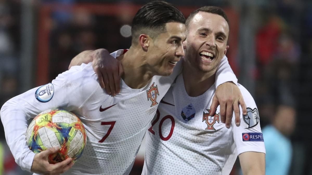 Cristiano Ronaldo zeigte sich nach dem Tod seines Nationalmannschafts-Kollegen Diogo Jota fassungslos. (Foto)