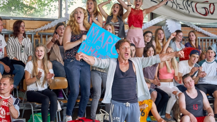 Marc ist der Mädchenschwarm der Schule.