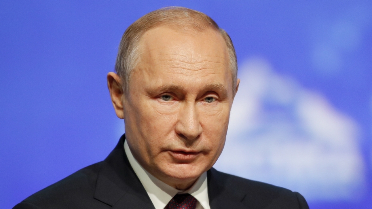 Wladimir Putin trauert um seinen Panzer-Champion Bato Basanow. (Foto)