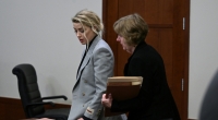 Amber Heard mit ihrer Anwältin Elaine Bredehoft.