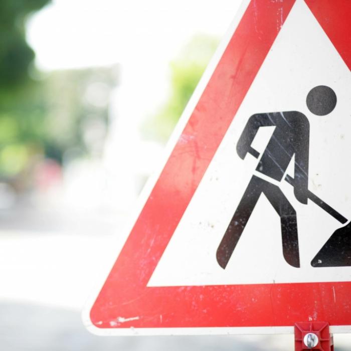 Achtung Baustelle! So heißt es auf vielen Straßen in Deutschland. Überall wird aus- und neugebaut - absolut wichtig, wenn auch für alle Beteiligten mit vielen EInschränkungen verbunden. (Symbolbild)
