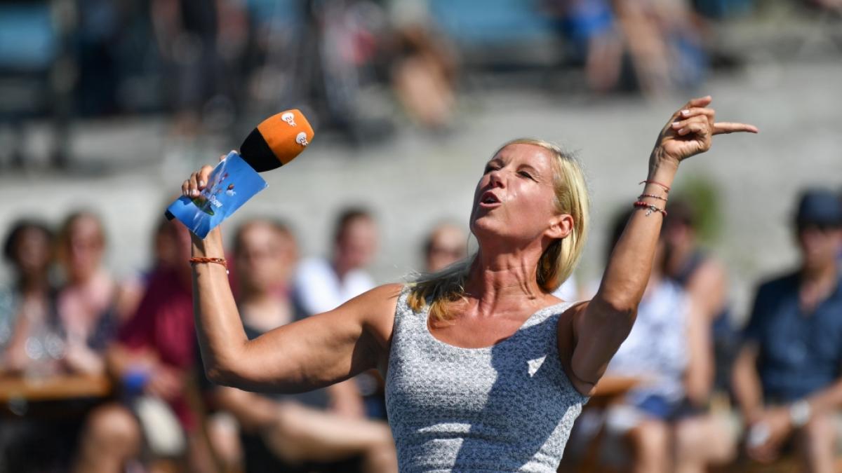 Andrea Kiewel begeisterte einige Zuschauer mit Rock-Musik im "ZDF-Fernsehgarten". Doch Gast Mario Barth schreckte viele ab. (Foto)