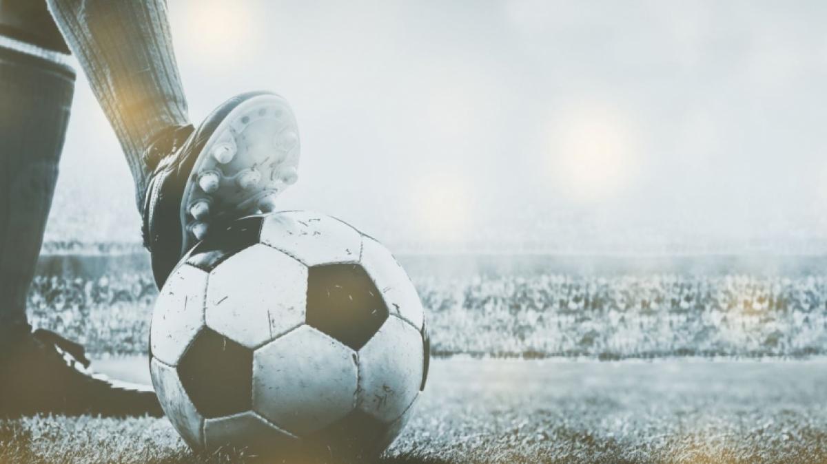 Fu&szlig;baller&nbsp;Ra&uacute;l Jurado Calvo ist nach einer schweren Verletzung bei einem Spiel gestorben. (Symbolfoto) (Foto)