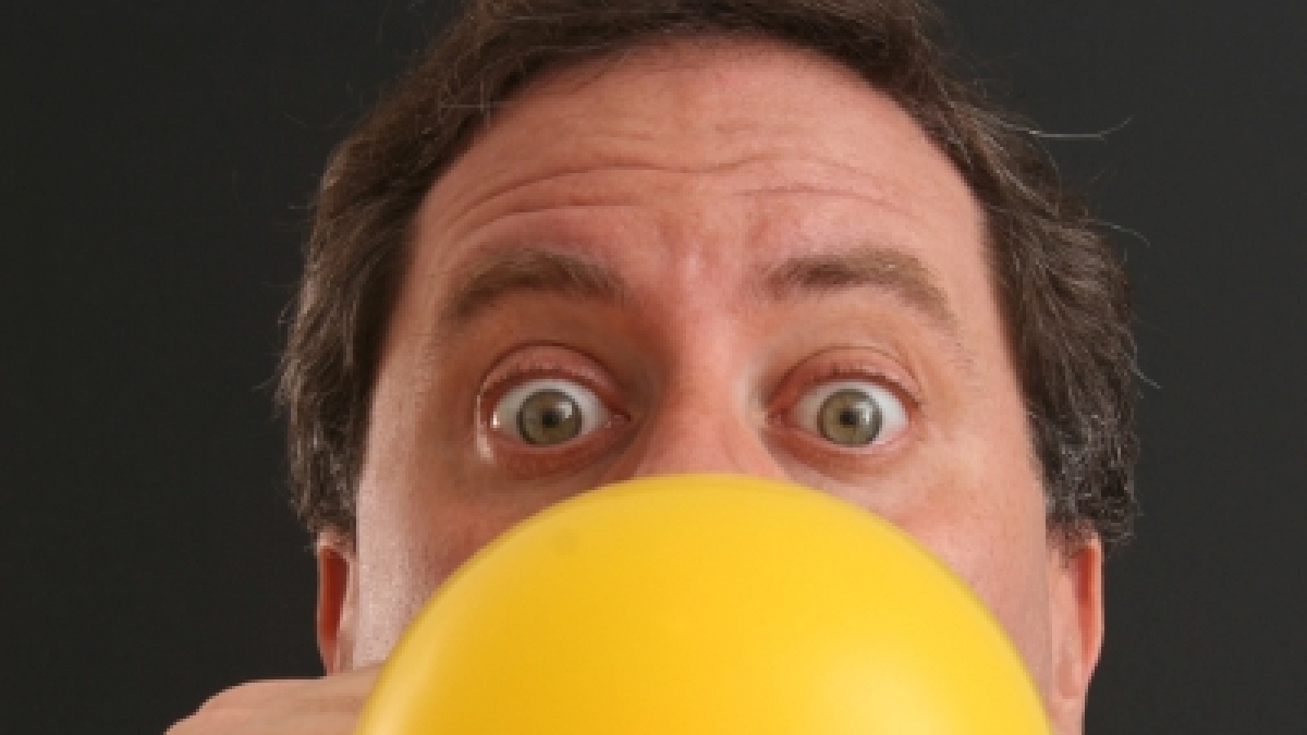 Manche M&auml;nner behaupten, ihr Hoden platze wie ein Luftballon, wenn sie nicht sofort Sex bekommen. (Foto)
