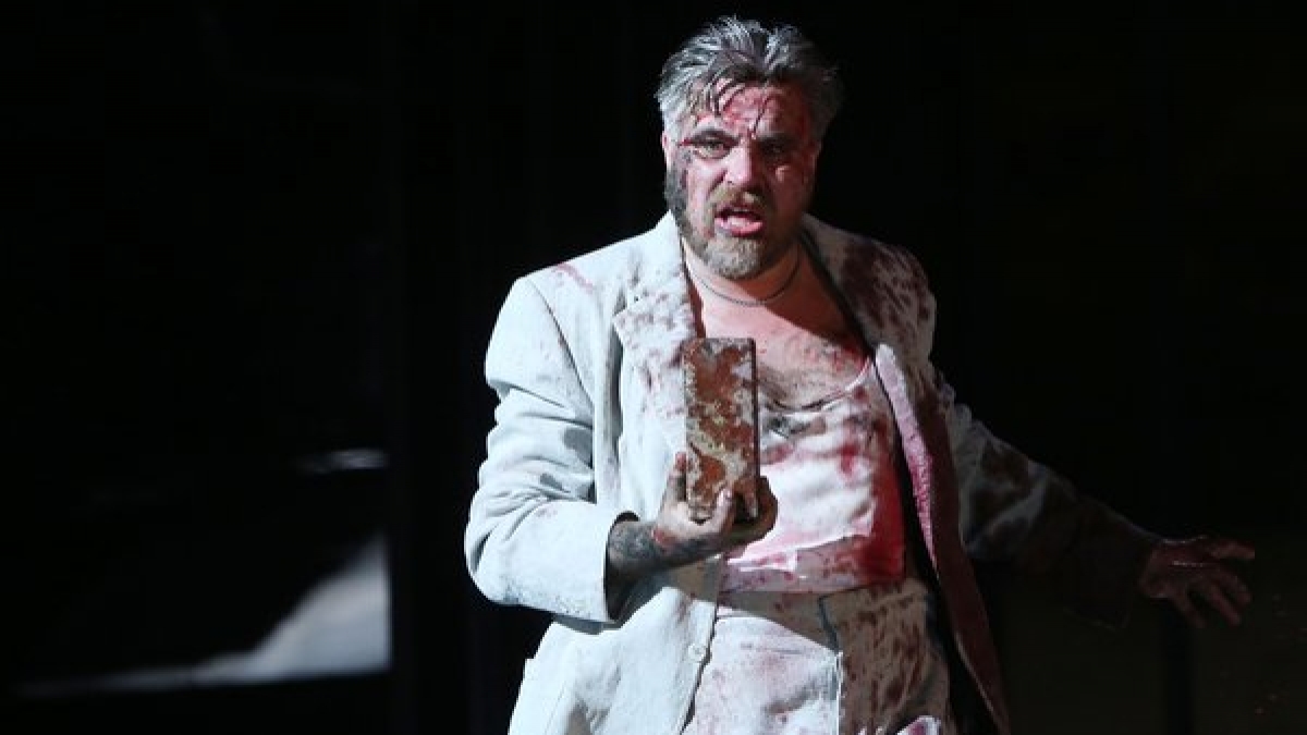 Aljoscha Stadelmann als "Der Riese" im Theaterst&uuml;ck "SPAM - F&uuml;nfzig Tage" im Schauspielhaus in Hamburg. (Foto)