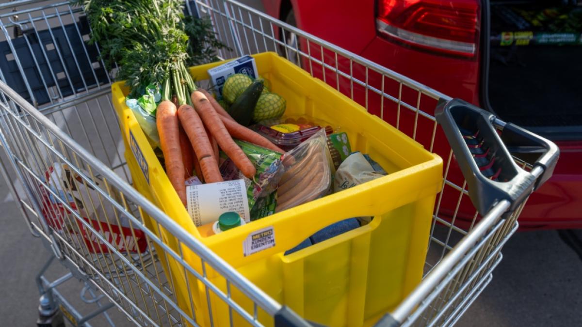 Der Einkauf im Supermarkt strapaziert die Geldb&ouml;rsen deutscher Verbraucherinnen und Verbraucher aktuell &uuml;ber Geb&uuml;hr. (Foto)