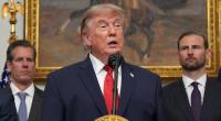 Eine neue Analyse enthüllt eine verblüffende Vermutung über Donald Trump (Mitte).