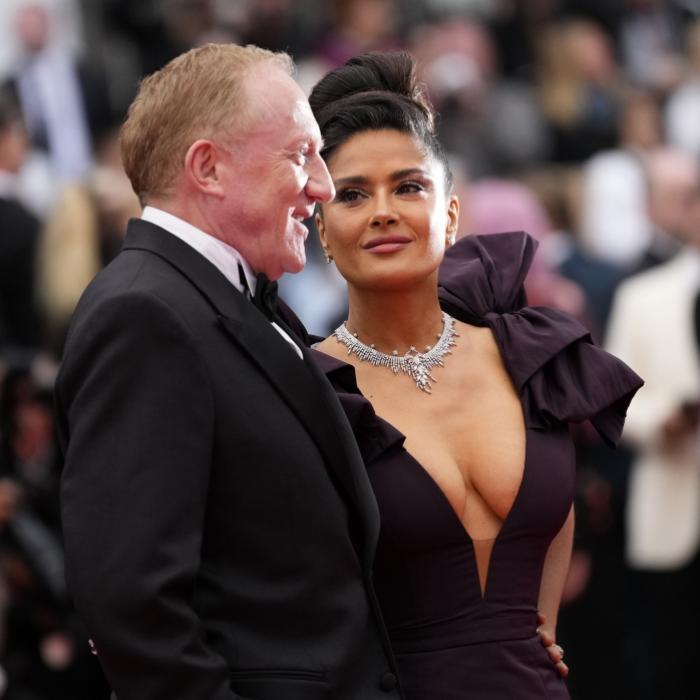 Hammer-Ausschnitt! Salma besticht mit Mega-Dekolleté in Cannes