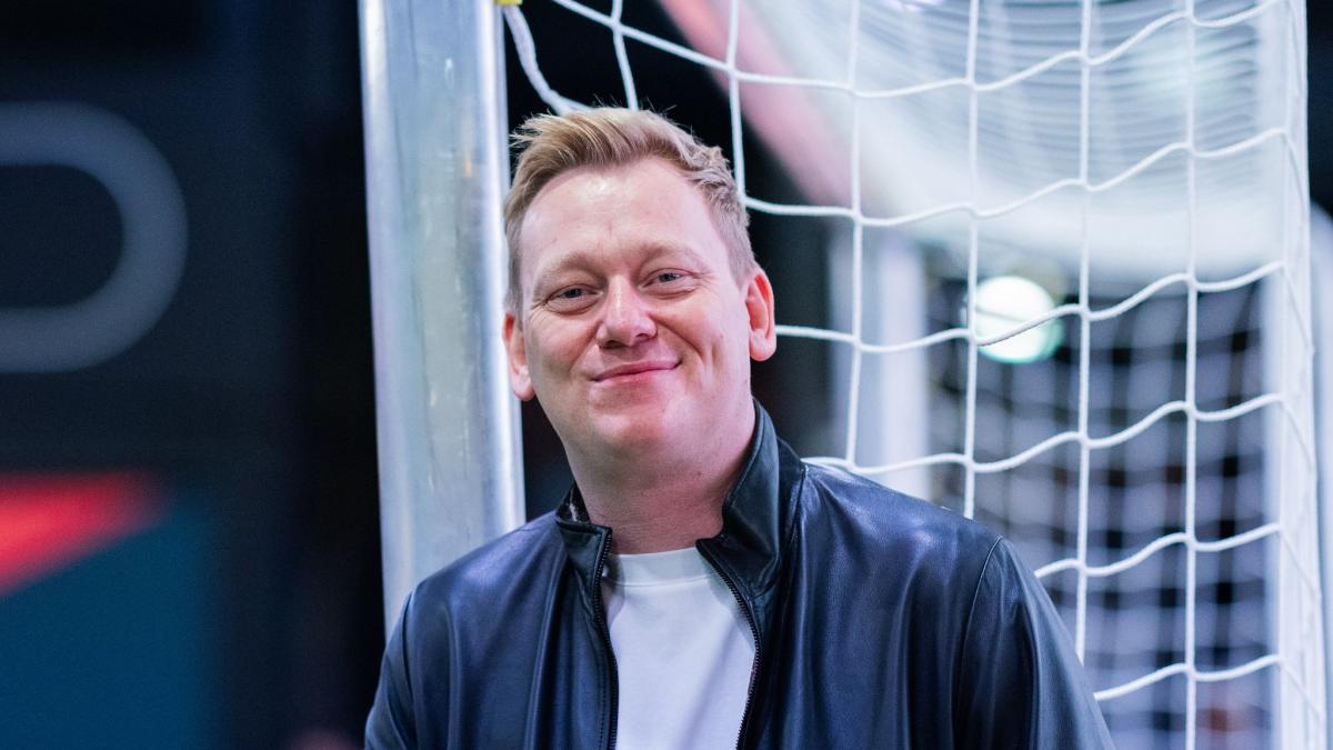 Knossi trauert um den verstorbenen Streamer Adam Wolke. (Foto)