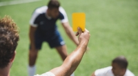 Bei einem Fußballspiel in Kalifornien kam es nach einer Schiedsrichter-Entscheidung zu einer handfesten Schlägerei, die einen 29-Jährigen das Leben kostete (Symbolfoto).