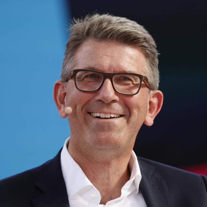 Weshalb steht der Merz-Kumpel und neue Staatsminister so unter Beschuss?
