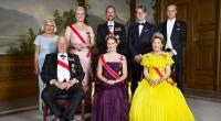 Im norwegischen Königshaus herrscht derzeit keine derartige Idylle - schuld daran ist Marius Borg Høiby (hintere Reihe, ganz rechts), der Sohn von Kronprinzessin Mette-Marit (hintere Reihe, 2.v.l.).