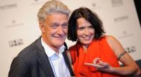 Max Moor und die Laudatorin, die Schauspielerin Ulrike Folkerts, posieren 2013 während der Verleihung der 