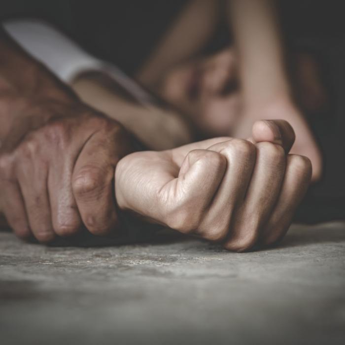 Gruppenvergewaltigung! Männer missbrauchen und ermorden 12-Jährige