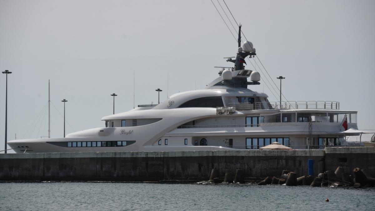 Putins Yacht "Graceful" 2015 im Yachthafen von Sotchi. (Foto)