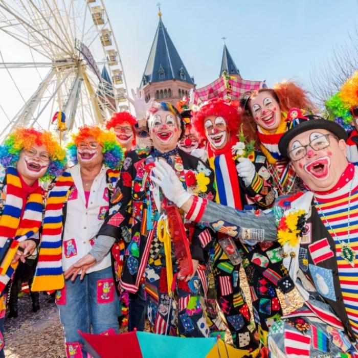 Tod nach Rosenmontagsumzug! Frau (21) nach Mottowagen-Unfall gestorben