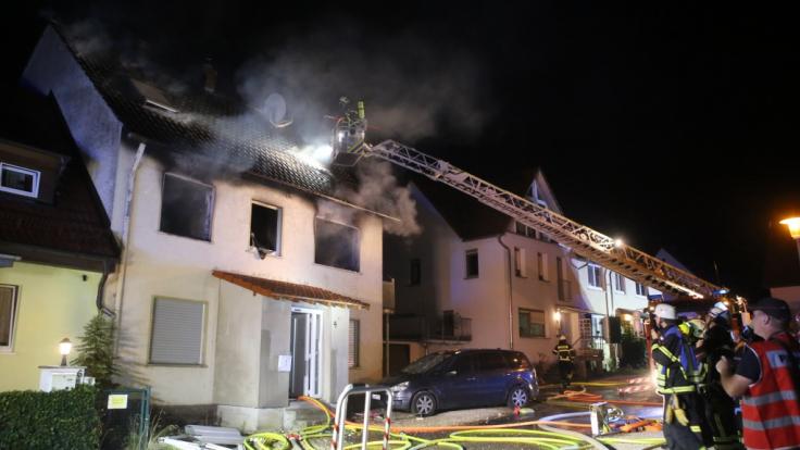Nach einem Brand in einem Wohnhaus in Blaubeuren sind der Vater und zwei Töchter tot.