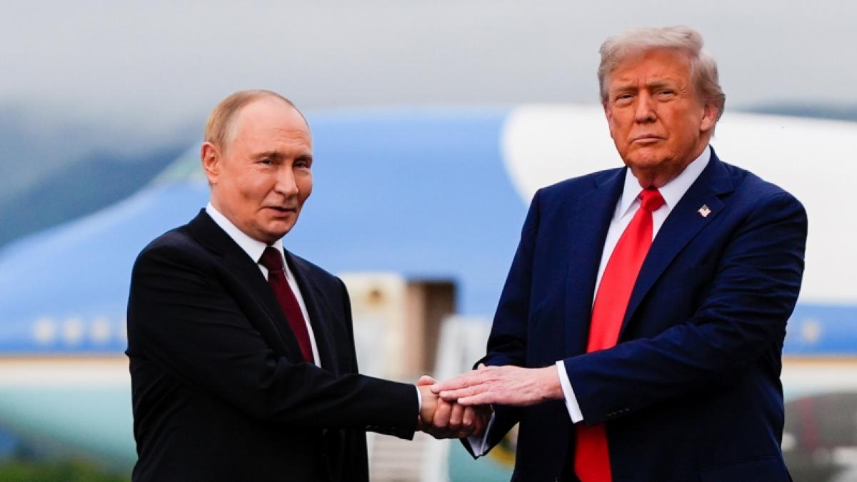 Donald Trump (rechts) hat Wladimir Putin seine Hilfe bei einem Pest-Ausbruch angeboten. (Foto)