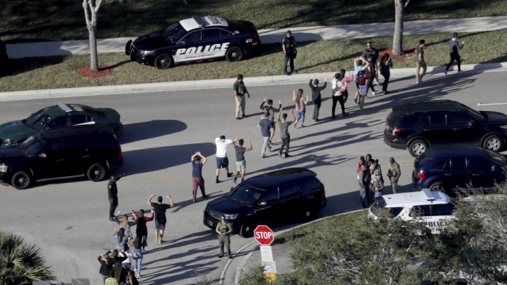 Ein Amoklauf an einer Schule in Florida fordert 17 Todesopfer.