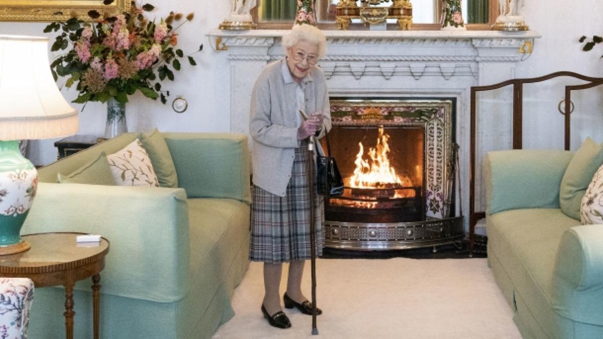Das letzte offizielle Foto von Queen Elizabeth II. wurde am 6. September 2022, zwei Tage vor dem Tod der K&ouml;nigin, in Schottland aufgenommen. (Foto)