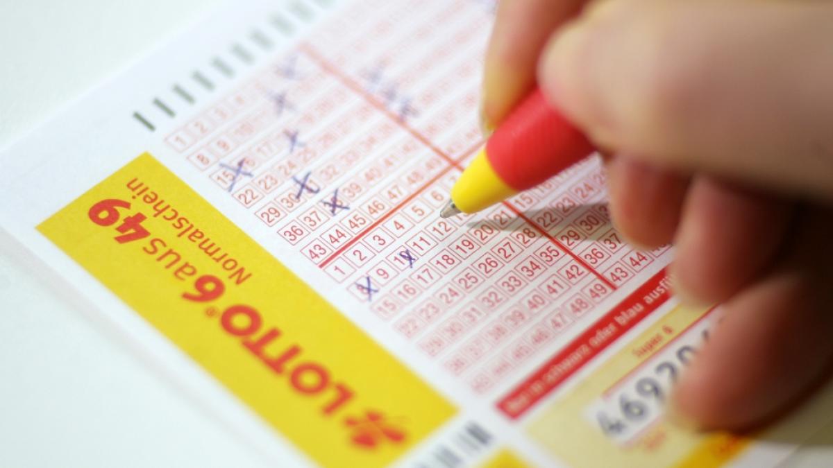 Mit Ihrem Spielschein k&ouml;nnen Sie beim Lotto wieder einen fetten Gewinn abstauben. (Foto)