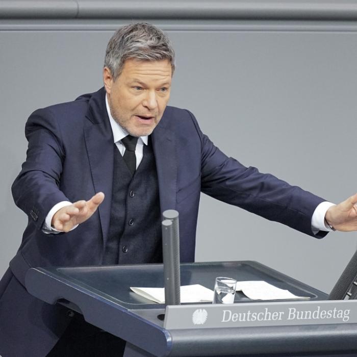 Grünen-Kanzler-Kandidat zensiert - Darum wendet sich jetzt jeder ab