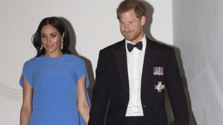 Weicht nicht von Meghans Seite: Prinz Harry.