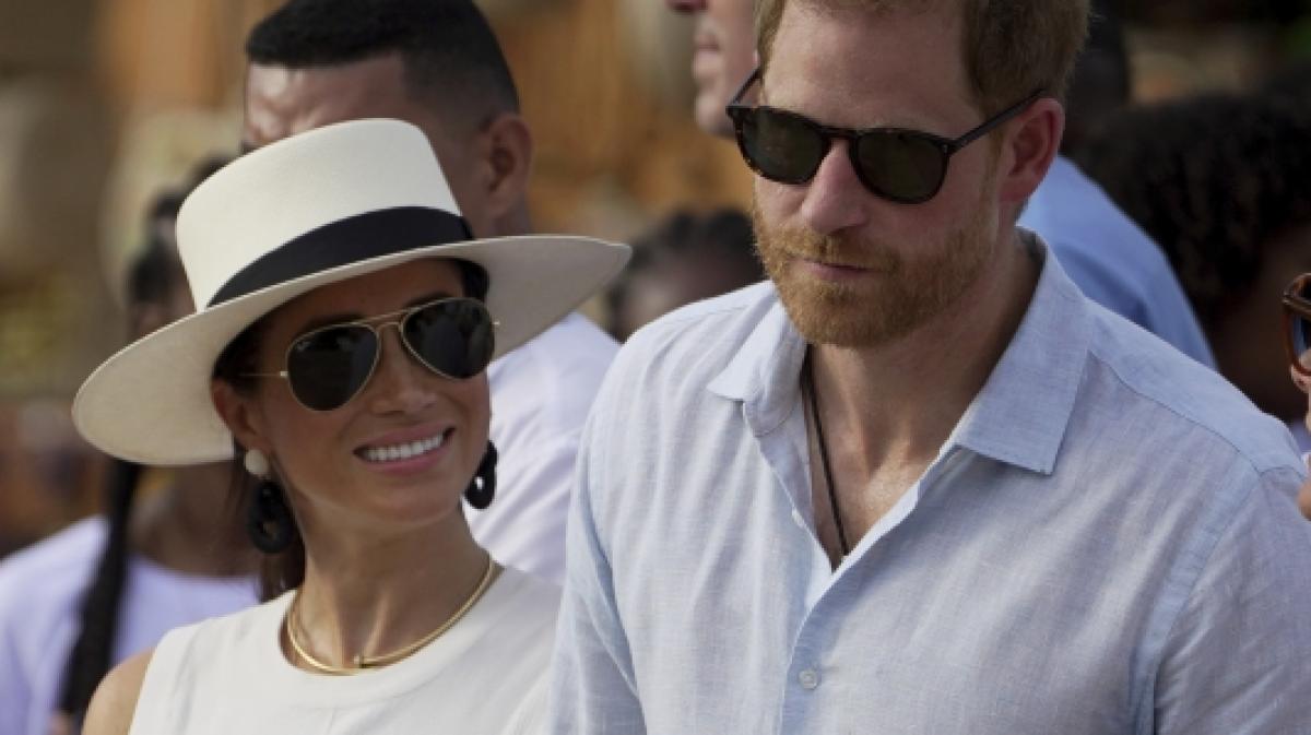 W&auml;hrend seiner Kolumbien-Reise wirkte Prinz Harry, hier mit seiner Ehefrau Meghan Markle, keineswegs durchweg fr&ouml;hlich und beschwingt. (Foto)