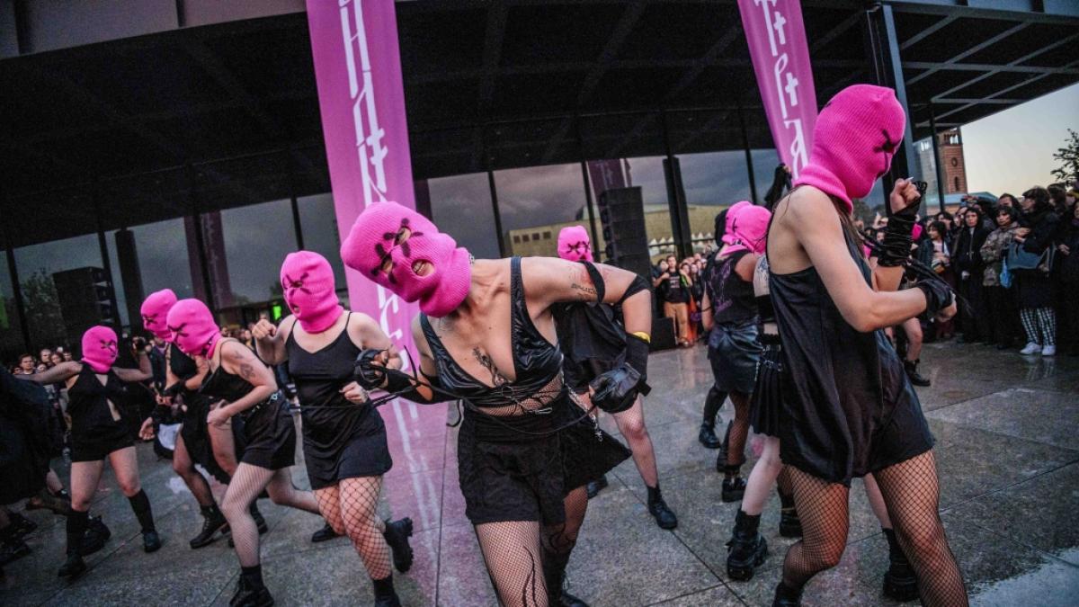 Wladimir Putin: Pussy-Riot-Aktivistin soll ins Visier des FSB geraten sein (Foto)
