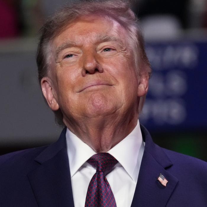 Donald Trump (80) hat abermals sensible Daten bei Truth Social veröffentlicht. Senator Tom Cotton gerät damit stark unter Druck.