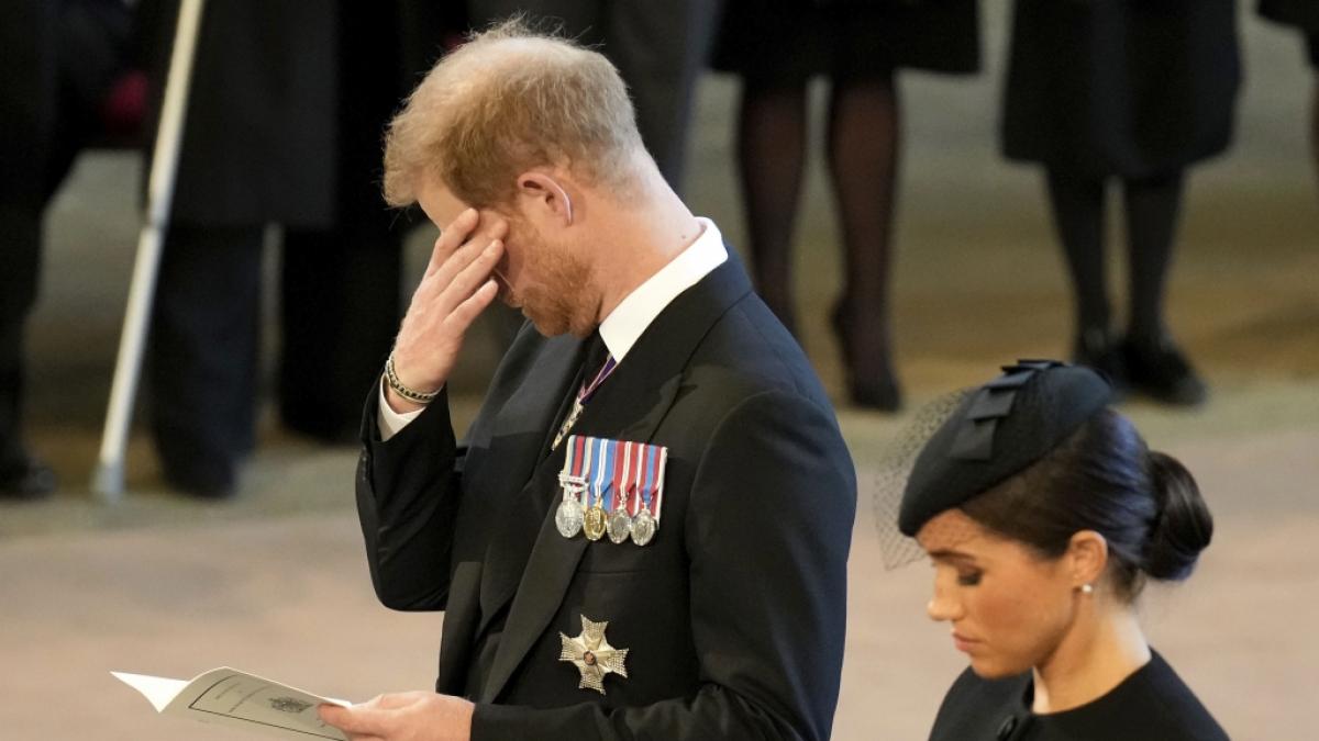 Prinz Harry kam wegen eines Streits &uuml;ber Meghan Markle zu sp&auml;t zum Sterbebett der Queen. (Foto)