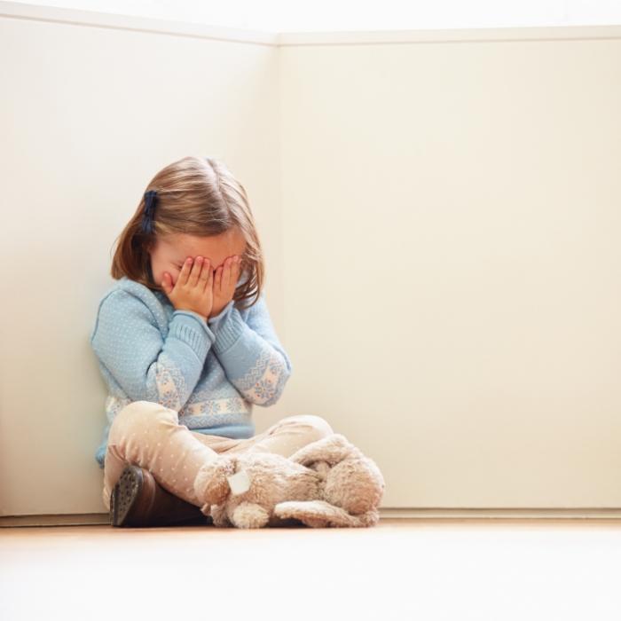 Mädchen (5) nach Vergewaltigung durch seinen Onkel gelähmt