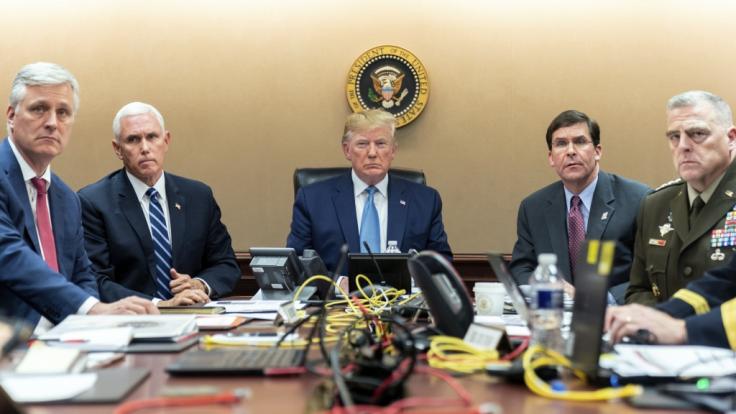 Robert O'Brien (li.), der Sicherheitsberater des US-Präsidenten Donald Trump, ist positiv auf das Coronavirus getestet worden.