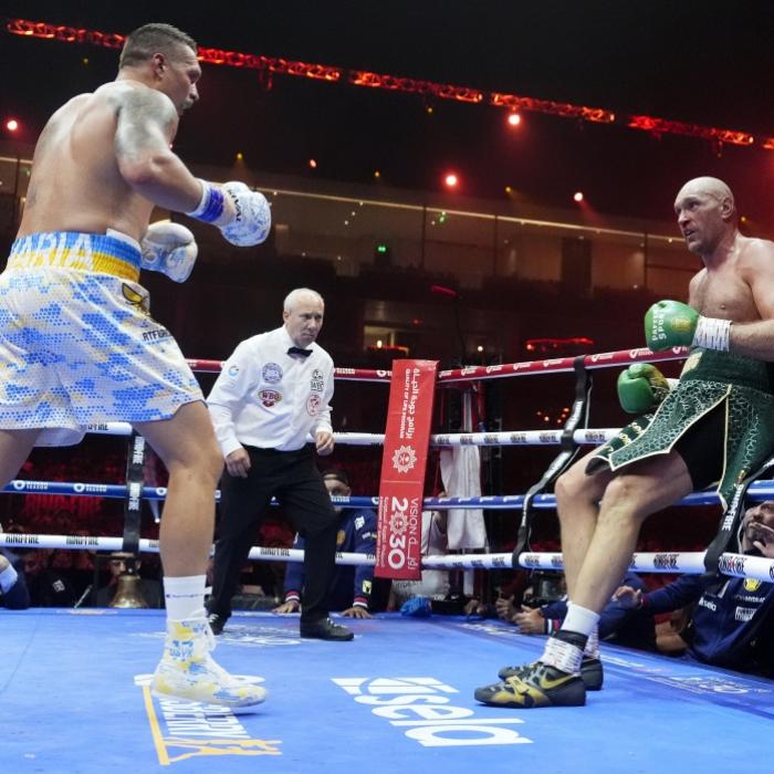 Unumstrittener Box-Weltmeister im Schwergewicht! Usyk gewinnt knapp über die Punkte